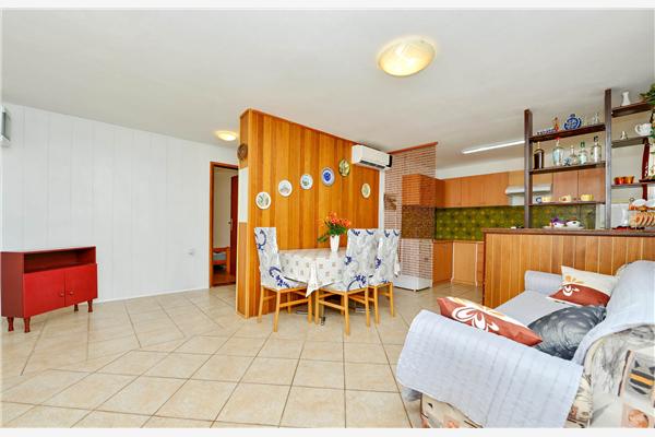 Apartment A2, for 6 persons