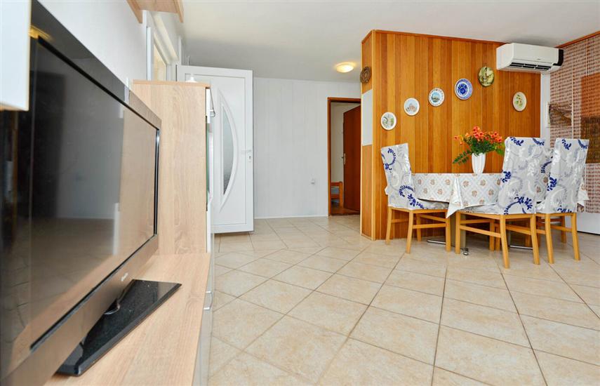 Apartment A2, for 6 persons