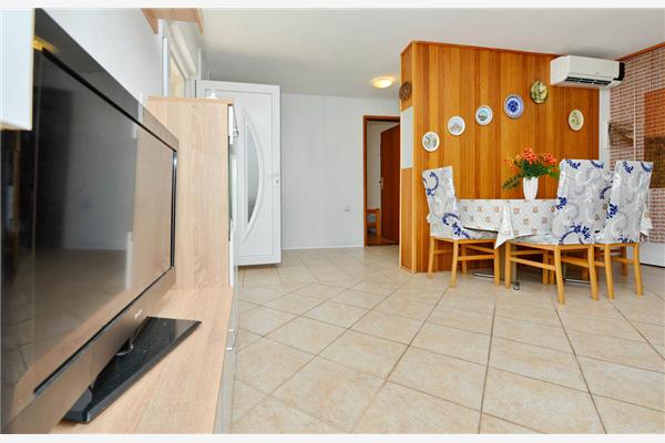 Apartment A2, for 6 persons