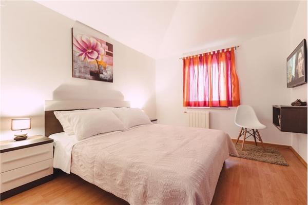 House K1, for 12 persons