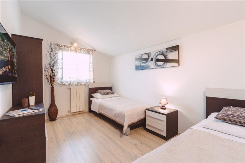 House K1, for 12 persons