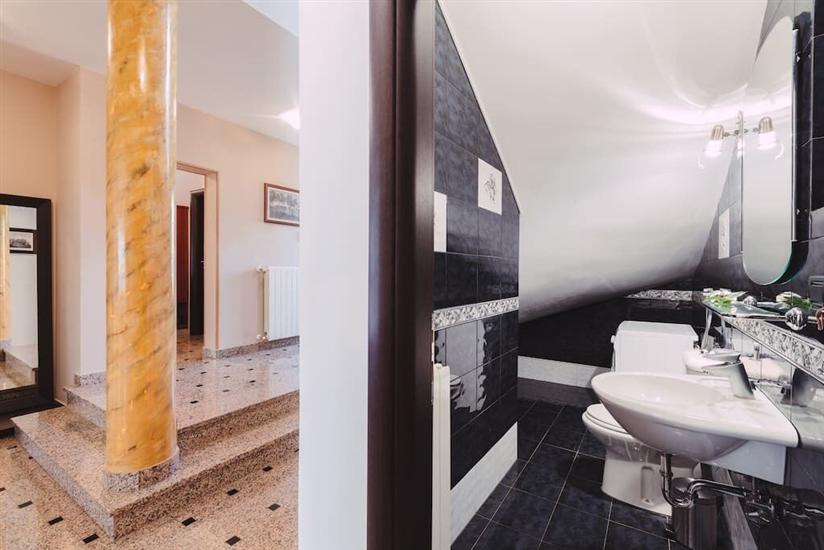 House K1, for 12 persons