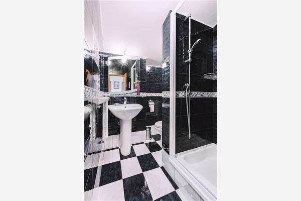 House K1, for 12 persons