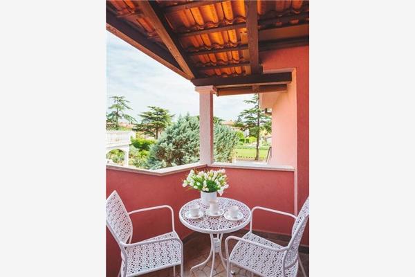 Hiša K1, na 12 osebe