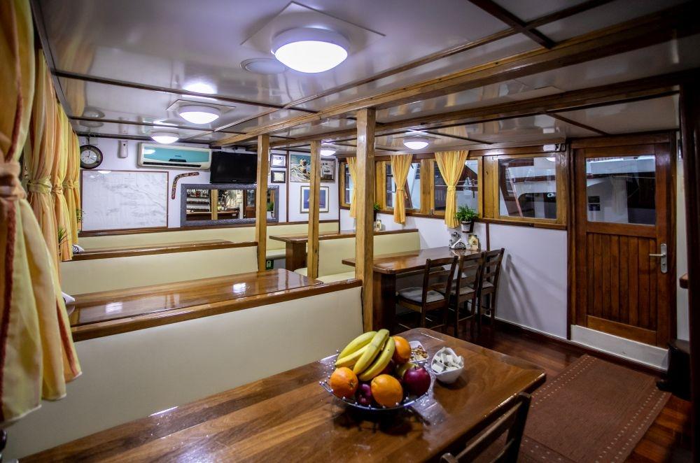 d1045139a2f7342ad08dde491f74c4dd-original