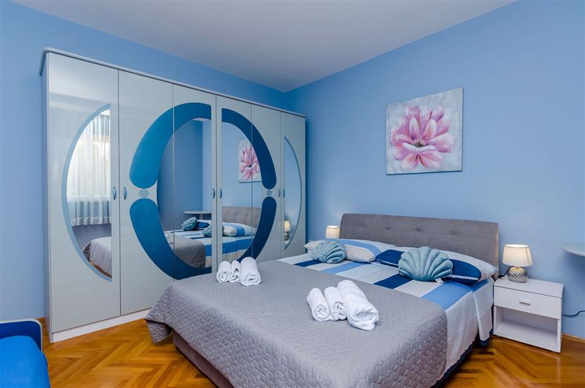 Apartment A1, for 5 persons