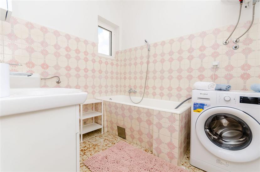 Apartment A1, for 5 persons