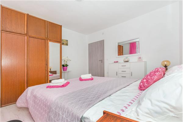 Apartment A1, for 5 persons