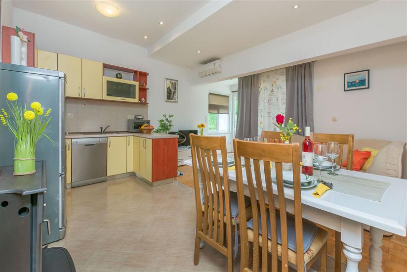 Apartment A1, for 5 persons