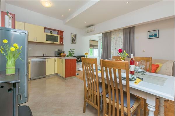 Apartment A1, for 5 persons