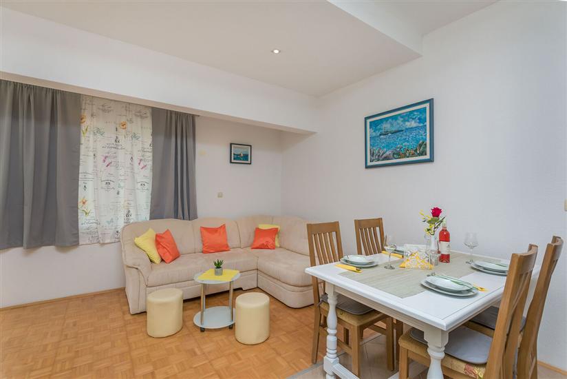 Apartment A1, for 5 persons