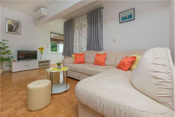 Apartment A1, for 5 persons