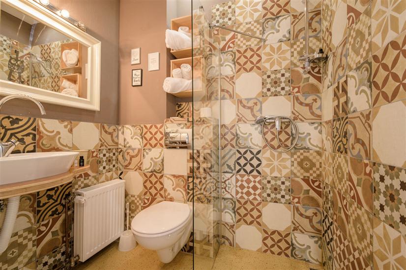 Room S3, for 3 persons