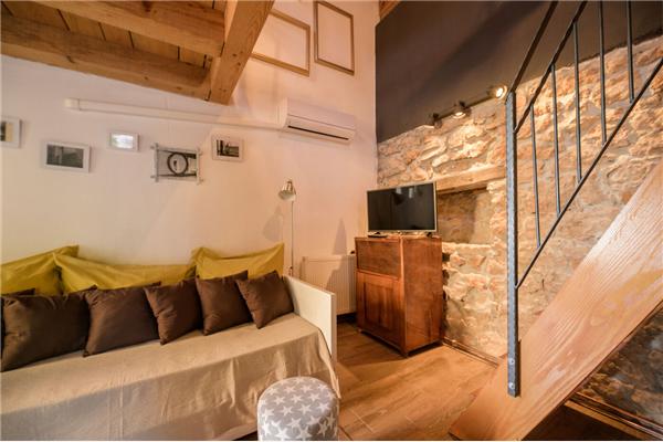 Room S7, for 3 persons