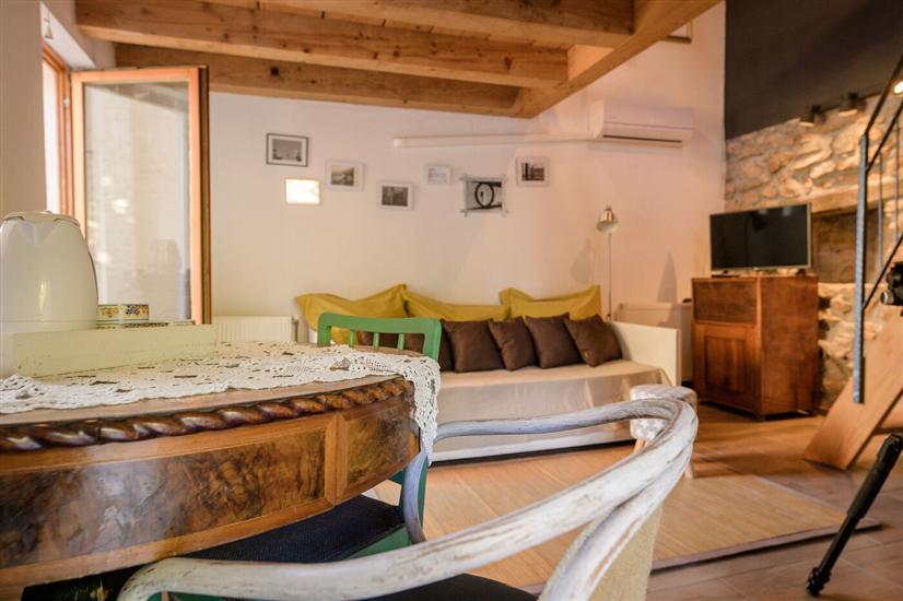 Room S7, for 3 persons