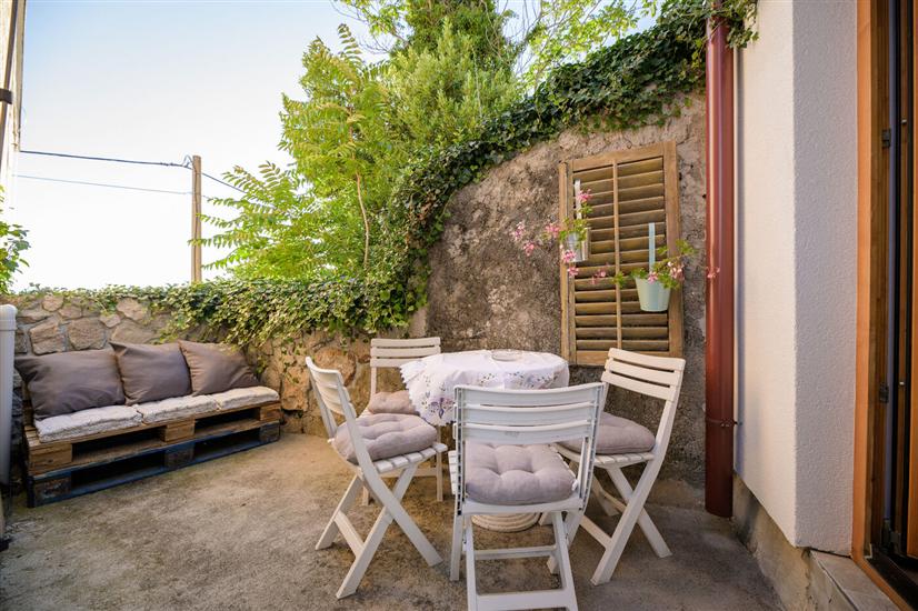 Room S7, for 3 persons