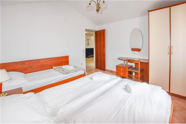 Apartment A4, for 5 persons