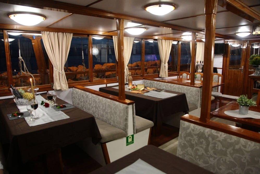 e6f23c1be9f7ec835470a2fa921302dc-original