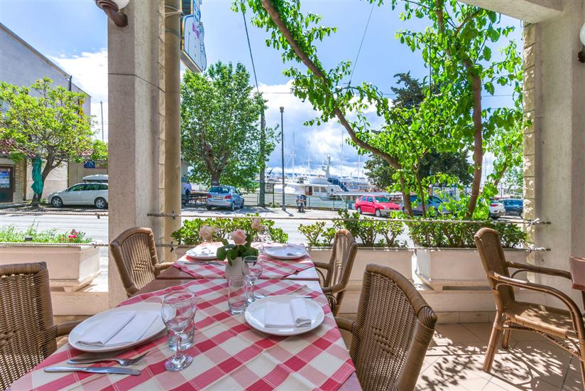 Apartments Cash and dash