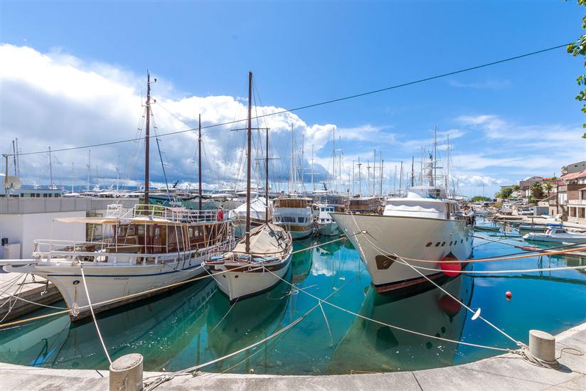 Apartments Cash and dash