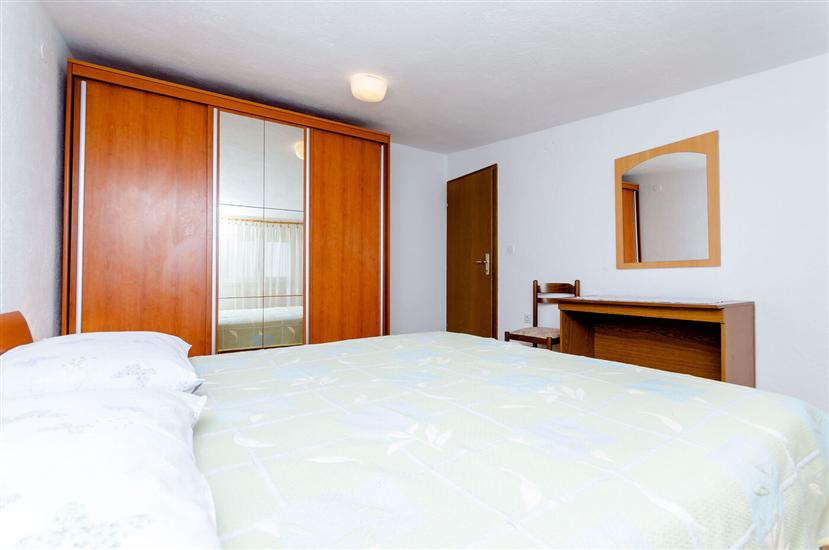 Apartment A2, for 5 persons