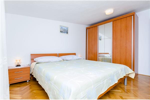 Apartment A2, for 5 persons