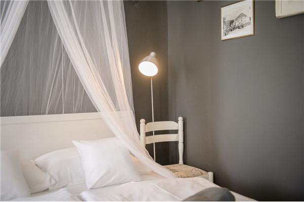 Room S2, for 3 persons