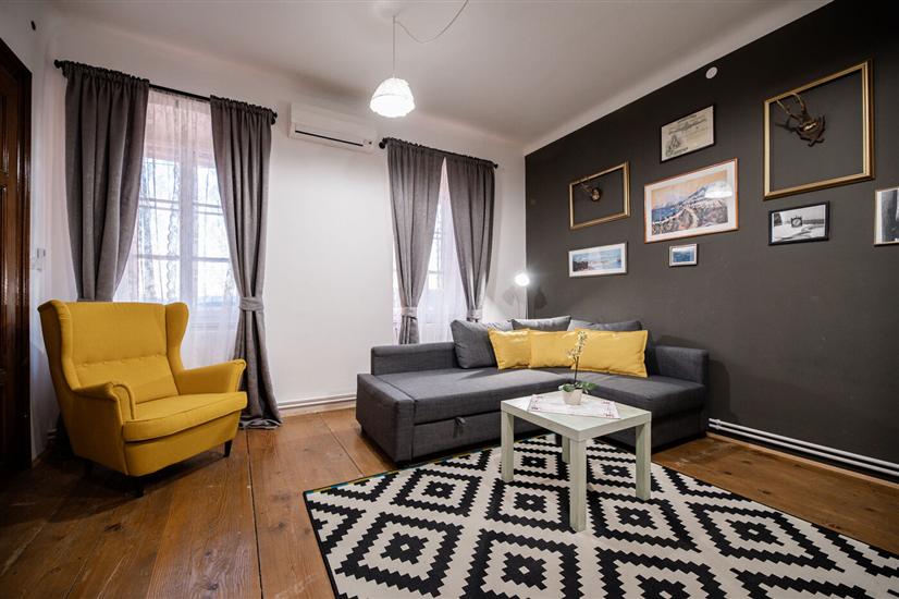 Room S3, for 3 persons