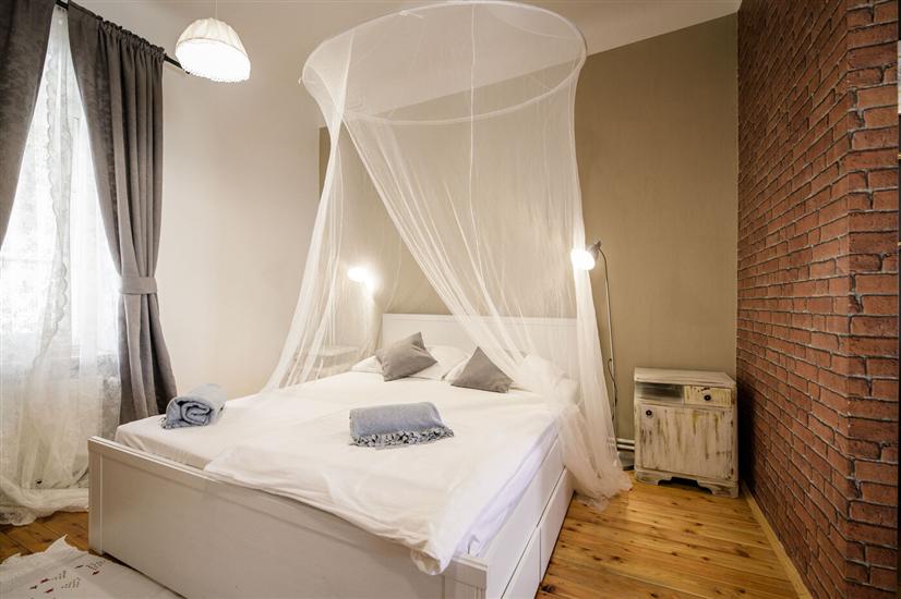 Room S4, for 3 persons