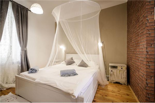 Room S4, for 3 persons