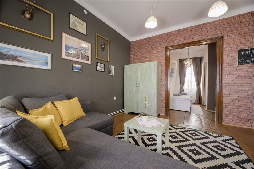 Room S4, for 3 persons