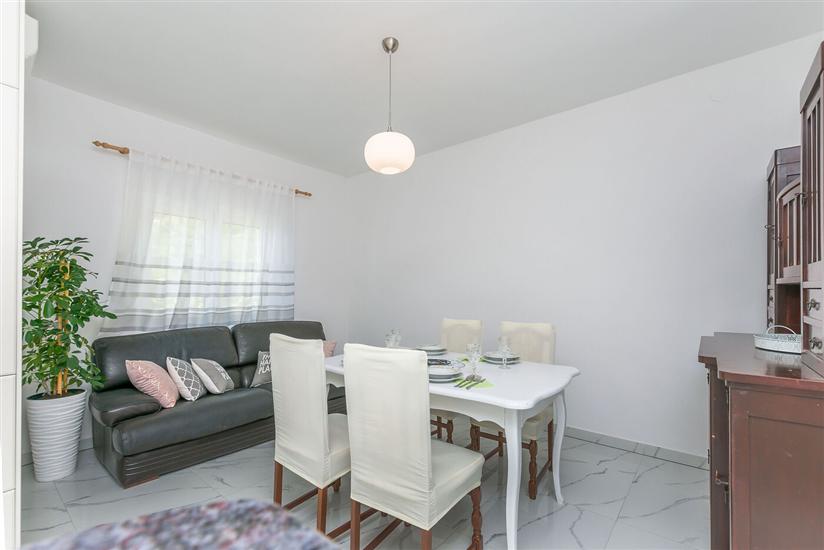 Apartment A4, for 6 persons