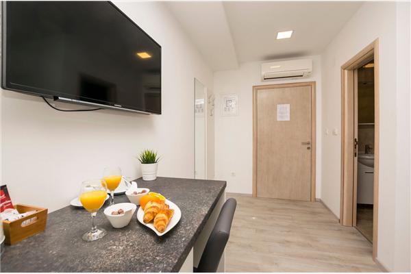 Room S6, for 2 persons