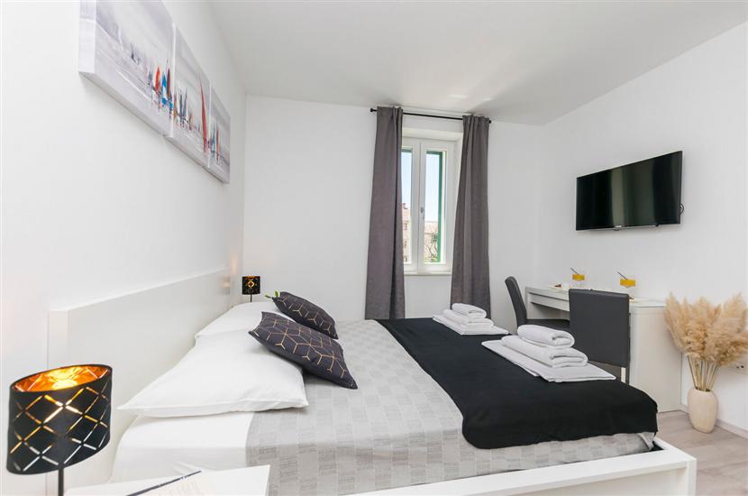 Room S3, for 2 persons