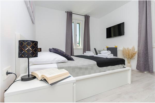 Room S3, for 2 persons