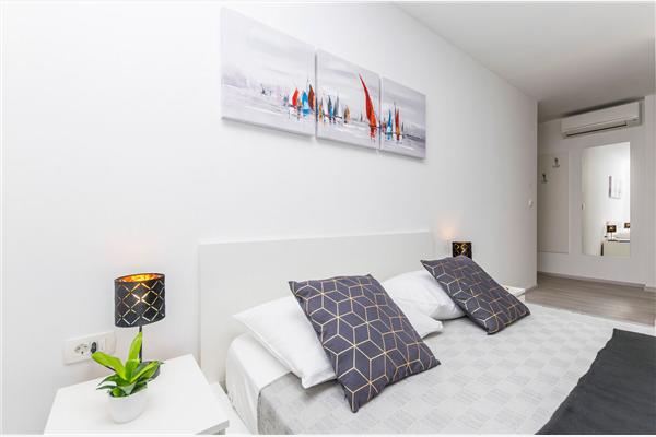 Room S1, for 2 persons