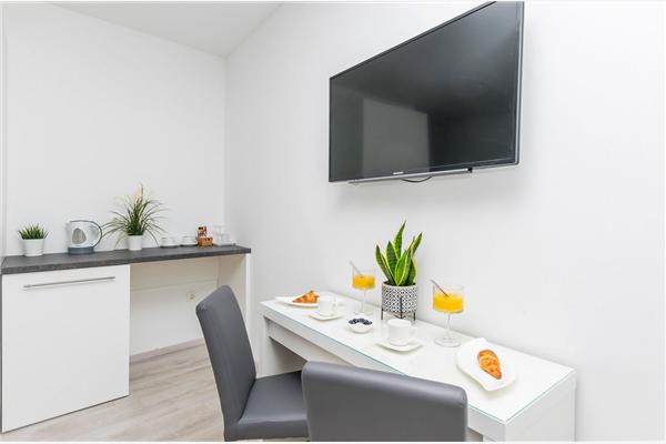 Room S1, for 2 persons