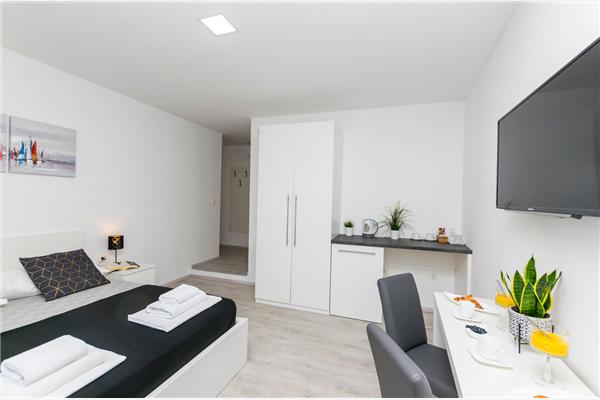 Room S1, for 2 persons