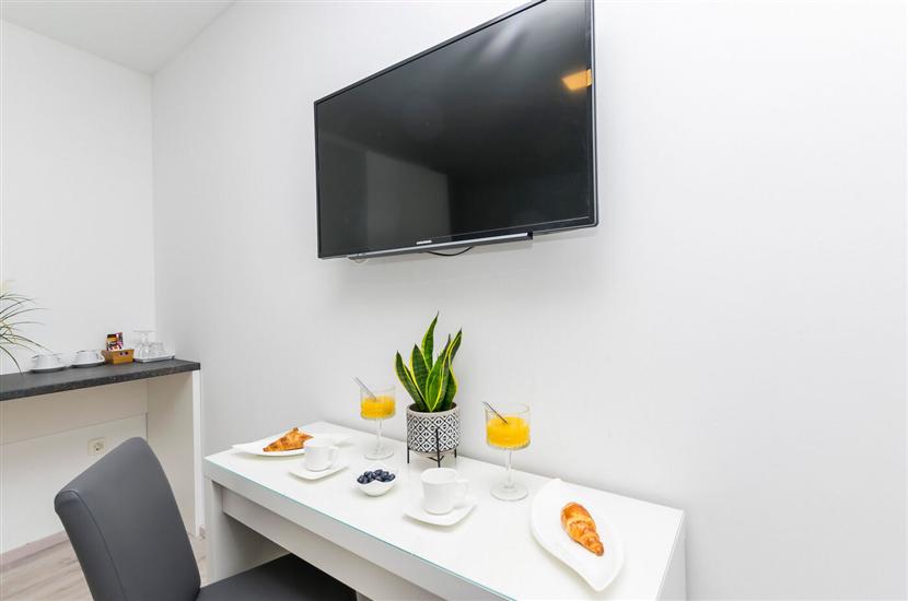 Room S1, for 2 persons