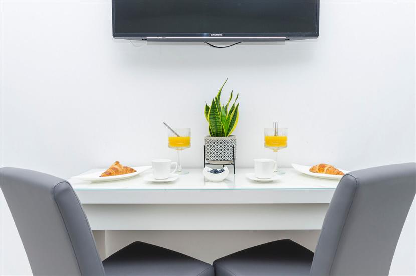 Room S1, for 2 persons