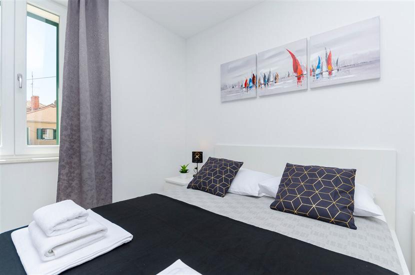 Room S1, for 2 persons