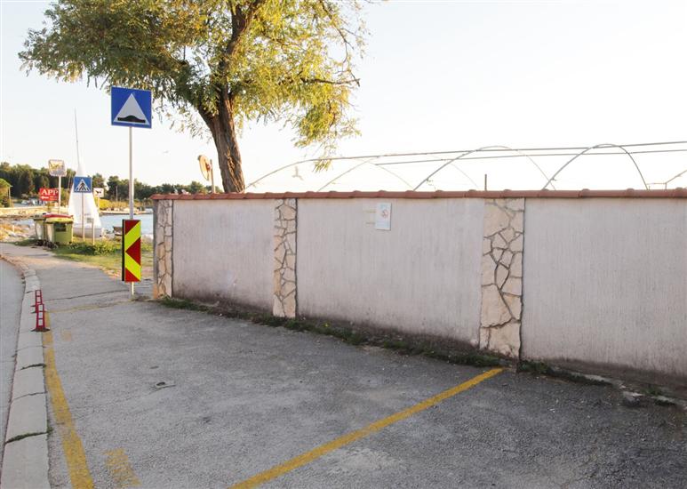 Apartmaji Zambratija with sea view