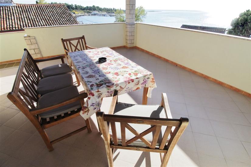 Apartmaji Zambratija with sea view