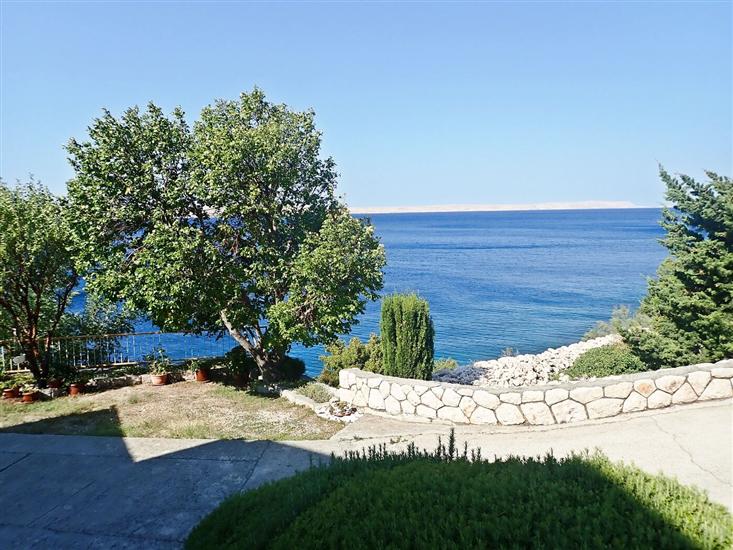 Apartmaj Jela-on the seafront