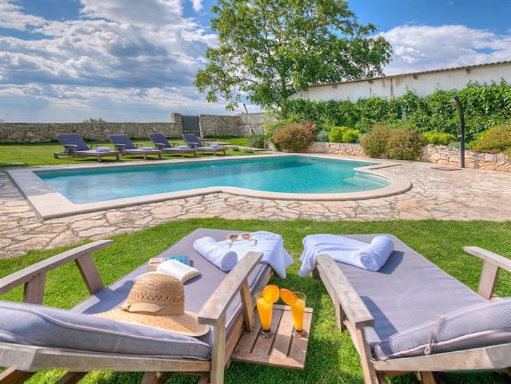 Villa Orah s pogledom na more i istarski krajolik