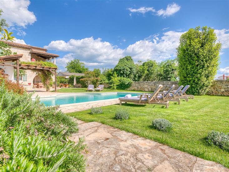 Villa Orah s pogledom na more i istarski krajolik