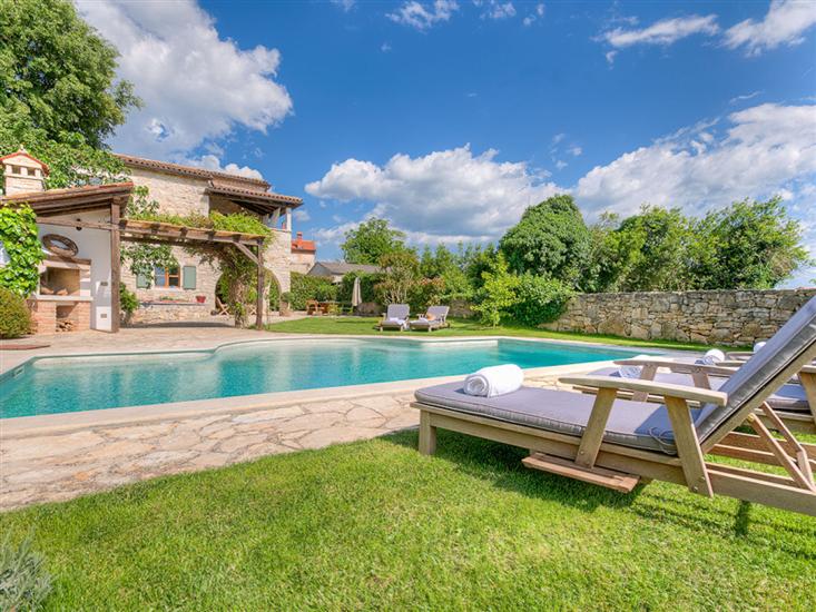 Villa Orah s pogledom na more i istarski krajolik