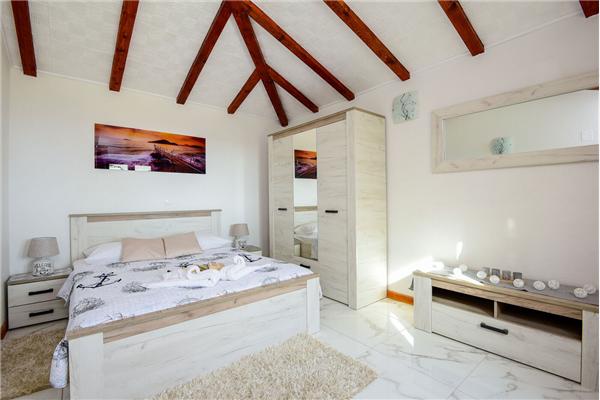 House K1, for 16 persons