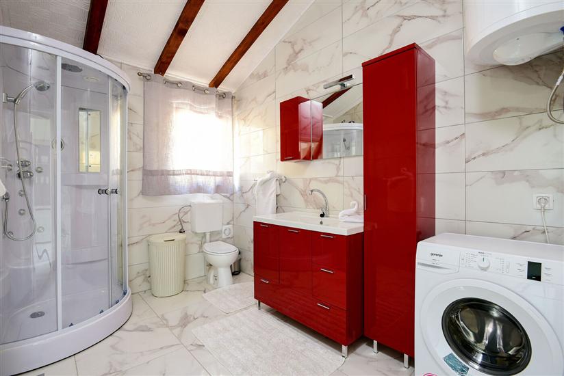 House K1, for 16 persons