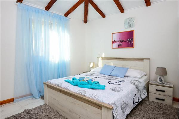 House K1, for 16 persons